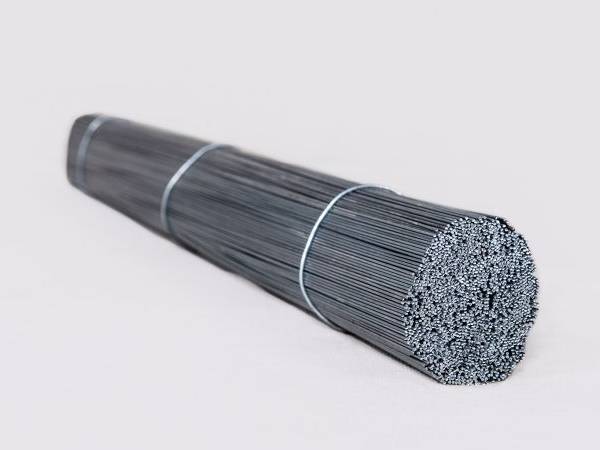 A bundle of annealed cut wires are on the ground.